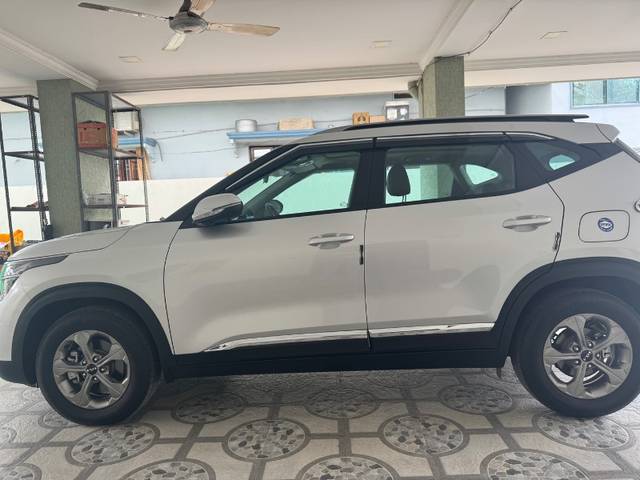 https://images10.gaadi.com/usedgaadi-sellcar/UsedCar/g52a4440a/54aa7bab-c81c-46a5-8364-78414a7c03c5.jpeg?imwidth=6401