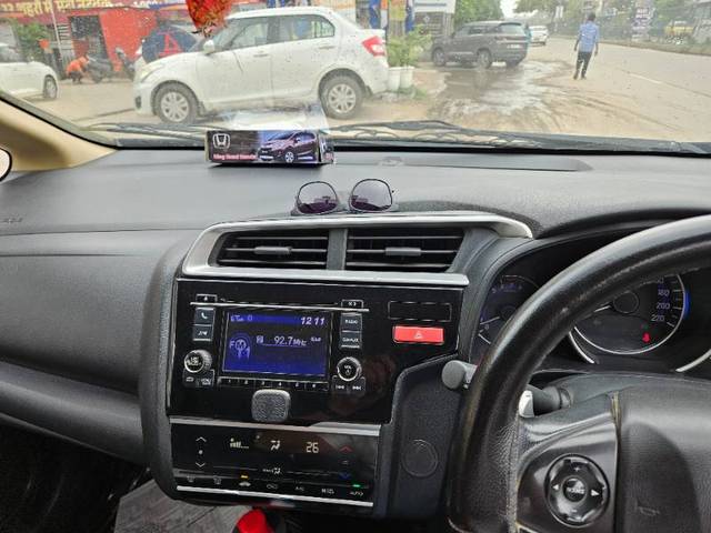 https://images10.gaadi.com/usedgaadi-sellcar/UsedCar/g52a6a17a/5c45a447-8cdd-4766-8366-25bb9253db18.jpg?imwidth=6400