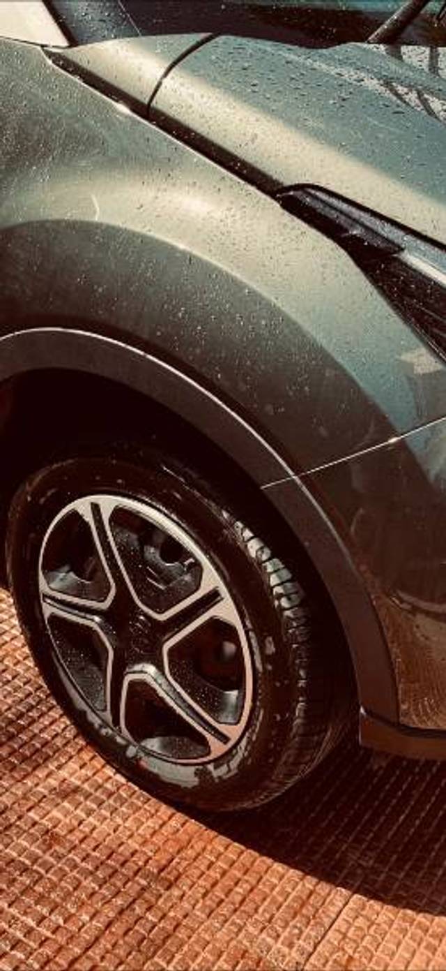 https://images10.gaadi.com/usedgaadi-sellcar/UsedCar/g52d0407a/ffa64425-a4cd-4a8d-9fd9-0775884ace1f.jpg?imwidth=6402