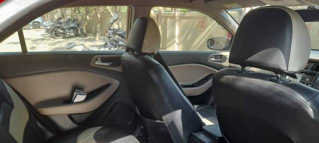 https://images10.gaadi.com/usedgaadi-sellcar/UsedCar/g52dc058a/a897dd35-cccc-408a-b575-2ba6e0dd2d47.jpeg?imwidth=6402