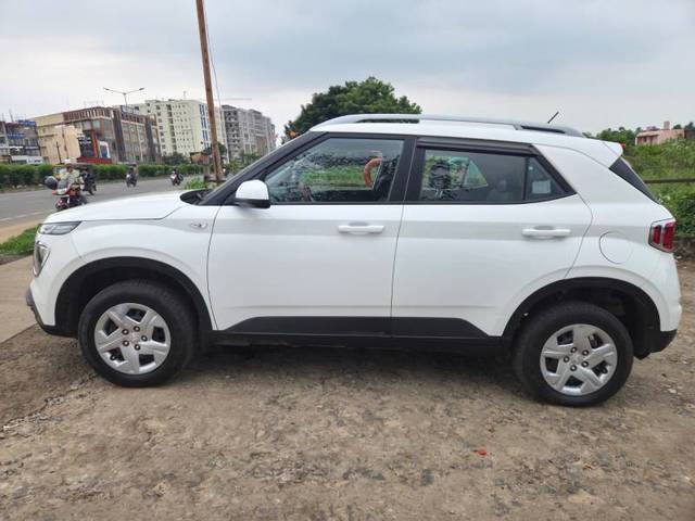 https://images10.gaadi.com/usedgaadi-sellcar/UsedCar/g52f567aa/204bee00-c3d8-4e9f-aadf-3a5b1fd8d4c3.jpg?imwidth=6400