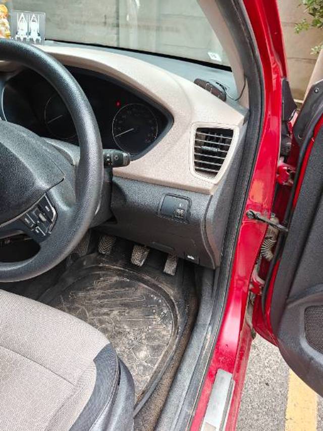 https://images10.gaadi.com/usedgaadi-sellcar/UsedCar/g52fa021a/e9260dce-2e5b-4db4-8982-d18d0aa84712.jpg?imwidth=6402