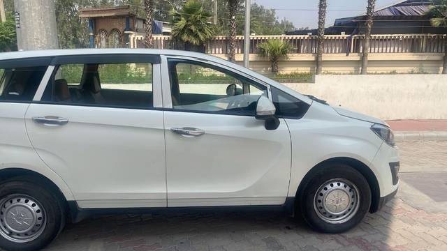 https://images10.gaadi.com/usedgaadi-sellcar/UsedCar/g530b6f2a/8ff2fda9-3de9-416c-8316-d26aa3116bc7.jpeg?imwidth=6401