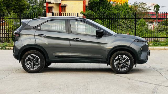 https://images10.gaadi.com/usedgaadi-sellcar/UsedCar/g531d8eba/4a8b8306-588b-49a1-9595-ad1c480af953.jpg?imwidth=6401