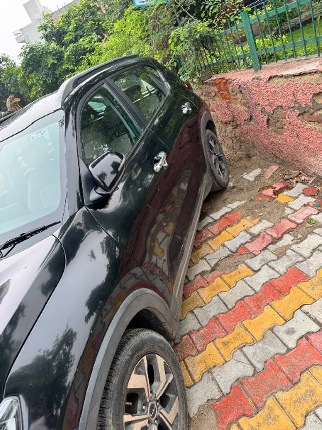 https://images10.gaadi.com/usedgaadi-sellcar/UsedCar/g533c068a/f6294e80-d92b-44c0-96d5-4cbf6fa18ec5.jpeg?imwidth=6402