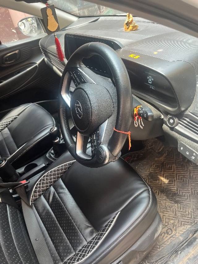 https://images10.gaadi.com/usedgaadi-sellcar/UsedCar/g5346091a/268811d4-e1df-44c4-b03c-2c2f69e424a2.jpeg?imwidth=6402