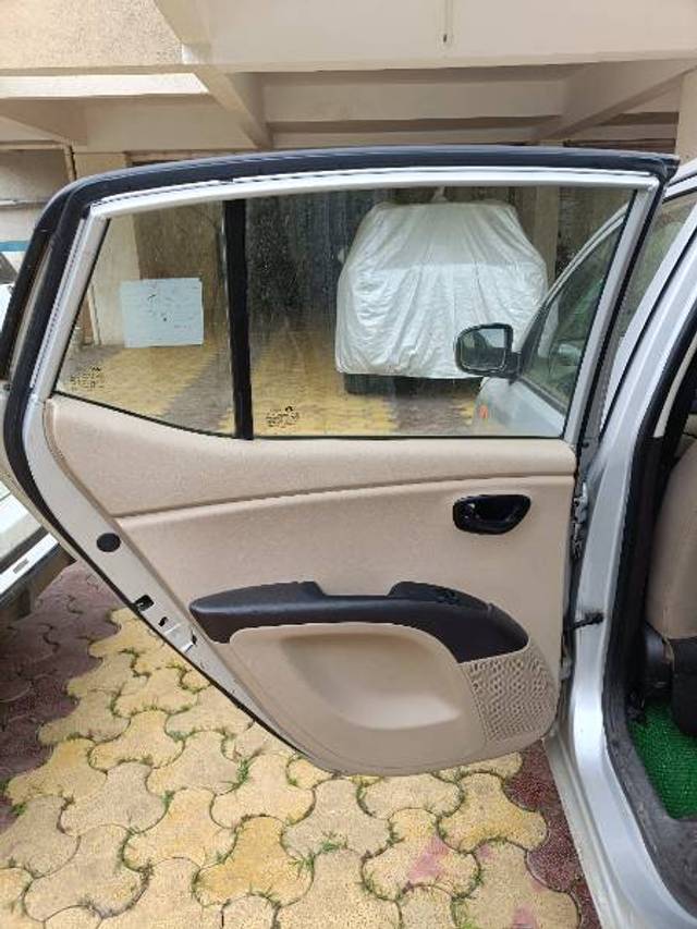 https://images10.gaadi.com/usedgaadi-sellcar/UsedCar/g534daaea/c47422b4-2ad6-4911-a661-b73a04ddeccd.jpg?imwidth=6402