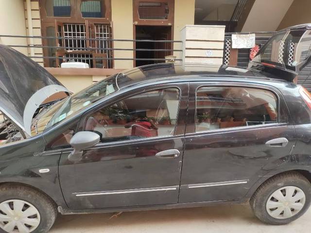 https://images10.gaadi.com/usedgaadi-sellcar/UsedCar/g535b938a/1638cca3-9d9a-47a6-8df2-5a97376b51d4.jpg?imwidth=6400