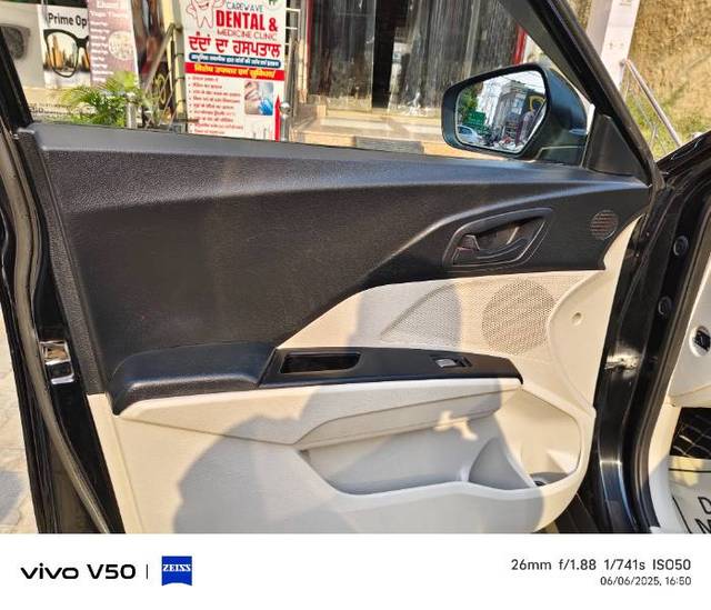 https://images10.gaadi.com/usedgaadi-sellcar/UsedCar/g536bfeca/ec10eff0-e202-44f9-915e-8ece8df23026.jpg?imwidth=6402