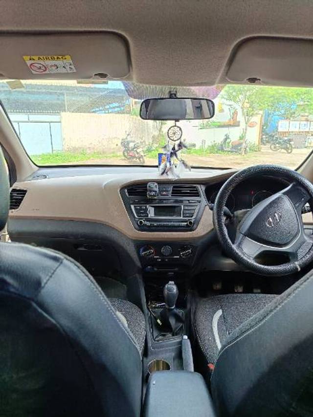 https://images10.gaadi.com/usedgaadi-sellcar/UsedCar/g5373d37a/627be962-64a7-4601-bb17-f6789fdbd722.jpg?imwidth=6402