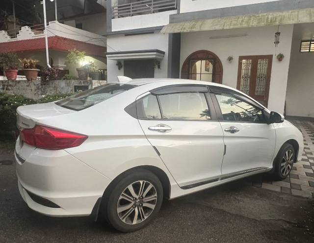https://images10.gaadi.com/usedgaadi-sellcar/UsedCar/g539ed00a/1bd95bb5-02d9-4cc2-9a4a-658e04f4edcd.jpeg?imwidth=6401