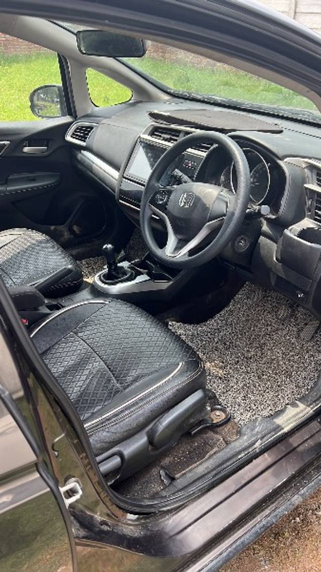 https://images10.gaadi.com/usedgaadi-sellcar/UsedCar/g53d377da/d6561282-9bcf-4c49-9935-723dd857374b.jpeg?imwidth=6401