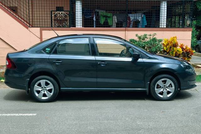 https://images10.gaadi.com/usedgaadi-sellcar/UsedCar/g53e6e30a/28ae4316-e3b5-4f65-b180-5c400ce73f9b.jpg?imwidth=6401