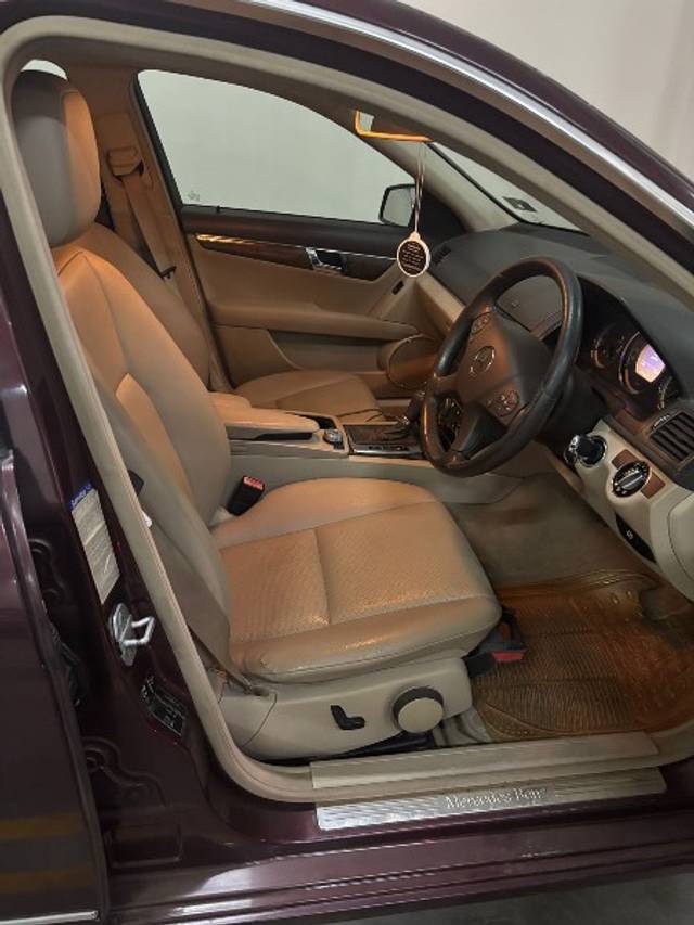 https://images10.gaadi.com/usedgaadi-sellcar/UsedCar/g53f110ca/2dcb25ac-dfbd-4470-b760-64c47f98b87a.jpeg?imwidth=6401