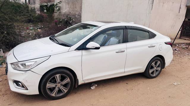 https://images10.gaadi.com/usedgaadi-sellcar/UsedCar/g54288aba/8aa843d5-47e6-479f-a829-7b28cbc58028.jpeg?imwidth=6400