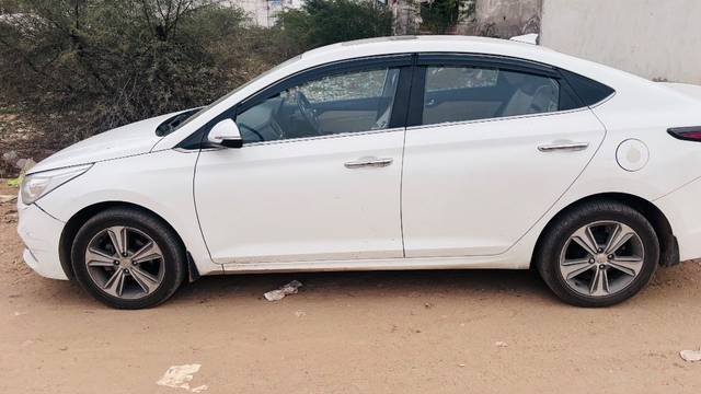 https://images10.gaadi.com/usedgaadi-sellcar/UsedCar/g54288aba/aaba5742-60b6-44d5-81b3-c326345f5337.jpeg?imwidth=6402