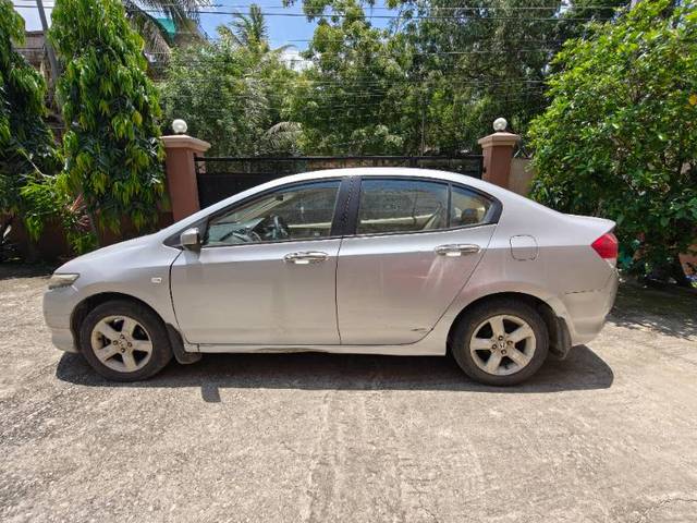 https://images10.gaadi.com/usedgaadi-sellcar/UsedCar/g543602fa/40128130-98a0-460a-8b6c-21b198fd2191.jpg?imwidth=6402