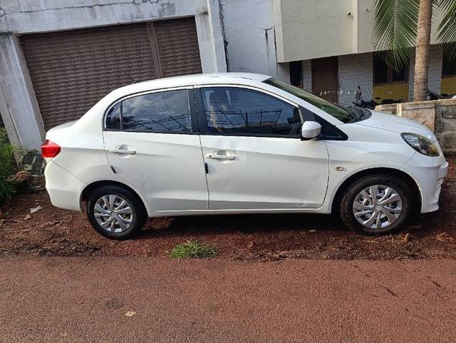 https://images10.gaadi.com/usedgaadi-sellcar/UsedCar/g5493f2ba/2b7f40d1-9049-4220-8f50-70606ae49704.jpg?imwidth=6401