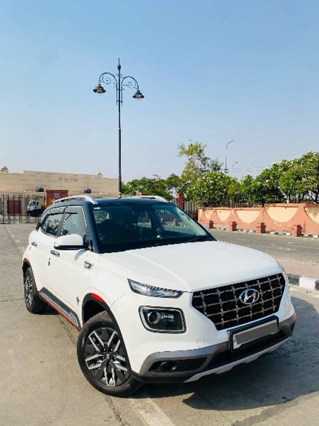 https://images10.gaadi.com/usedgaadi-sellcar/UsedCar/g54a725aa/e1a15bdc-6afa-4fd4-bad6-4cc34cd96a4a.jpeg?imwidth=6400