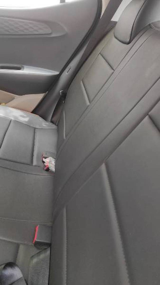 https://images10.gaadi.com/usedgaadi-sellcar/UsedCar/g54dfbcba/4e25320d-12e2-4ee2-82d6-0ecb52cec4b3.jpg?imwidth=6402