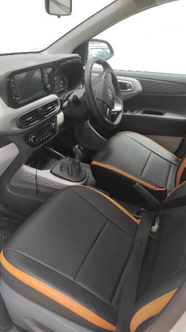 https://images10.gaadi.com/usedgaadi-sellcar/UsedCar/g54dfbcba/81782ed8-07ad-42b8-8eed-df92cfb8f12b.jpg?imwidth=6401