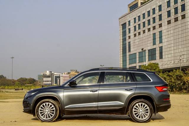 https://images10.gaadi.com/usedgaadi-sellcar/UsedCar/g54e2867a/b2fafdbd-fb75-4896-a876-7d93c56c0c98.jpeg?imwidth=6401