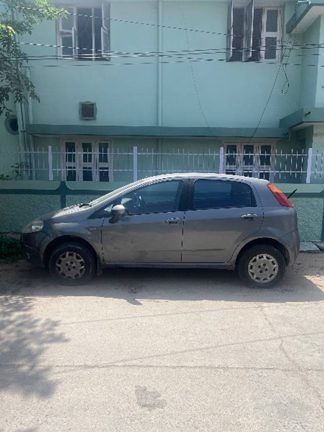 https://images10.gaadi.com/usedgaadi-sellcar/UsedCar/g551cf66a/00539a14-d2c8-4341-897a-89526c88483d.jpeg?imwidth=6402