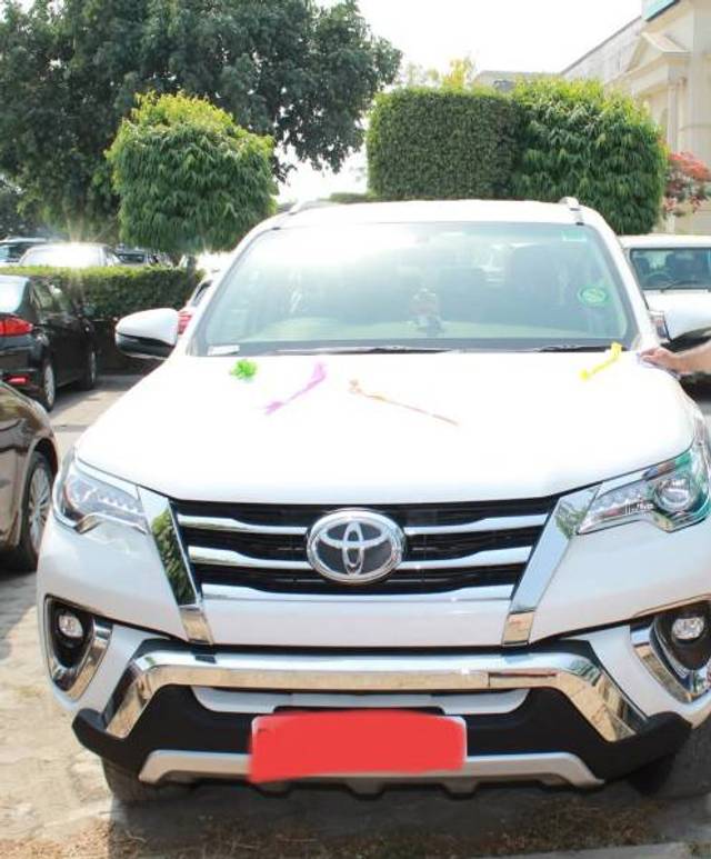 https://images10.gaadi.com/usedgaadi-sellcar/UsedCar/g5528a97a/594c5f32-2812-4368-b067-2eb891057fa2.jpg?imwidth=6402