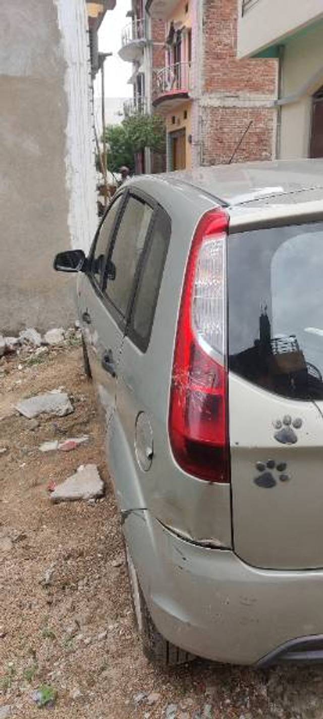 https://images10.gaadi.com/usedgaadi-sellcar/UsedCar/g5533801a/2fba2fc2-9ef8-4531-b182-639aaf1ac243.jpg?imwidth=6402