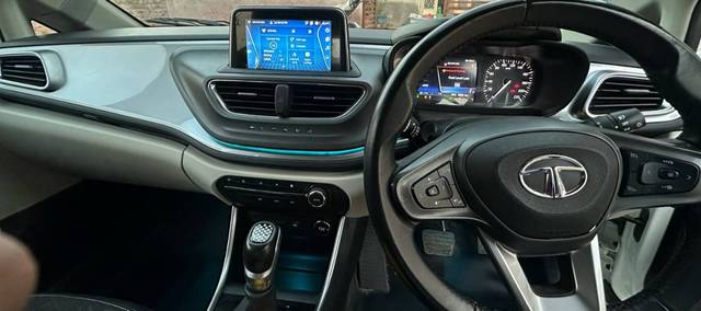 https://images10.gaadi.com/usedgaadi-sellcar/UsedCar/g5537e05a/38167d2d-8a38-4762-acbc-52e1cdb726ea.jpg?imwidth=6402