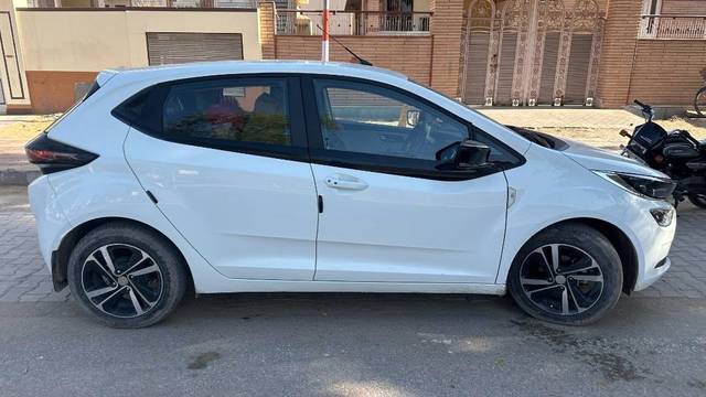 https://images10.gaadi.com/usedgaadi-sellcar/UsedCar/g5537e05a/9846dce3-343a-4015-93ea-37afa2ab3ab1.jpg?imwidth=6400