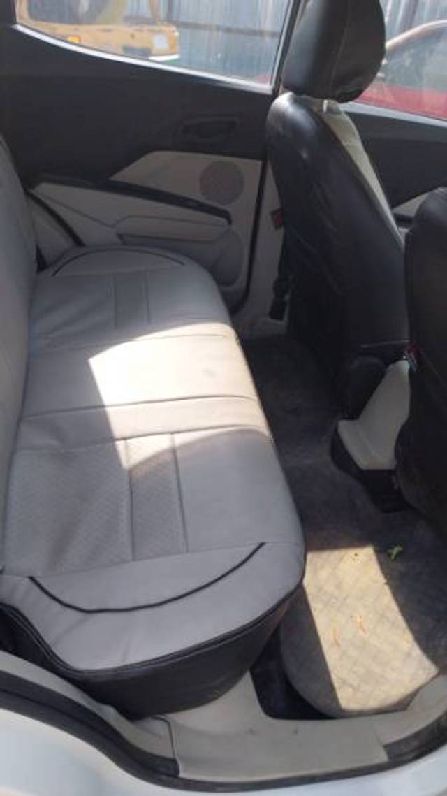 https://images10.gaadi.com/usedgaadi-sellcar/UsedCar/g554af8fa/f5c74905-6825-46f3-82d1-8e1a9a5f3abf.jpg?imwidth=6402