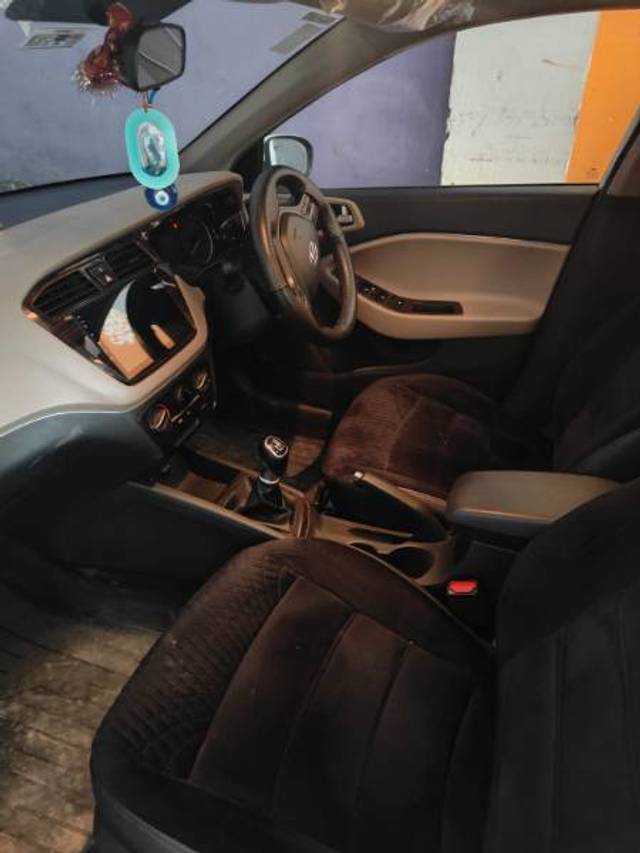 https://images10.gaadi.com/usedgaadi-sellcar/UsedCar/g55601bba/b68a2480-0aa3-4c24-8f29-c04b6c4e08b4.jpg?imwidth=6402