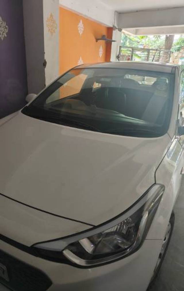 https://images10.gaadi.com/usedgaadi-sellcar/UsedCar/g55601bba/e93164b3-5d44-4c65-a503-17a3b0d6d152.jpg?imwidth=6400