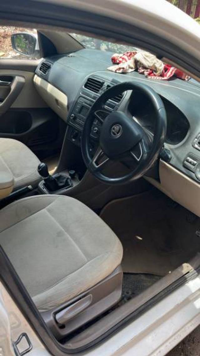 https://images10.gaadi.com/usedgaadi-sellcar/UsedCar/g556087ca/721d03a2-c025-4b05-87b9-d0e9c01ac832.jpeg?imwidth=6401