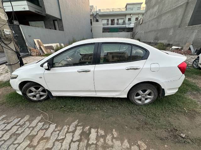 https://images10.gaadi.com/usedgaadi-sellcar/UsedCar/g55620d9a/76b75ae8-5b1c-4fec-868c-988c78a13623.jpeg?imwidth=6402
