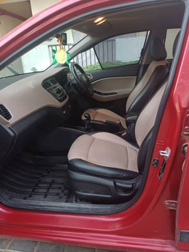 https://images10.gaadi.com/usedgaadi-sellcar/UsedCar/g556e6aca/01a48b2b-f8fc-4f38-bf84-1906f9eab129.jpg?imwidth=6402