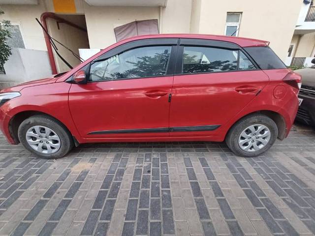 https://images10.gaadi.com/usedgaadi-sellcar/UsedCar/g556e6aca/0d13753c-3f55-43b0-b434-b3a33f7bf1a1.jpg?imwidth=6401