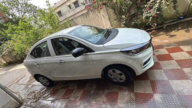 https://images10.gaadi.com/usedgaadi-sellcar/UsedCar/g558866da/9975dcf3-7721-48b4-824b-67bd369ec585.jpeg?imwidth=6401