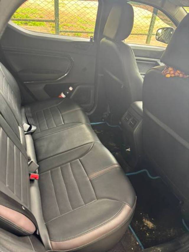 https://images10.gaadi.com/usedgaadi-sellcar/UsedCar/g559f248a/3fbf1e57-868a-45ee-b776-707e9473c7ad.jpeg?imwidth=6402
