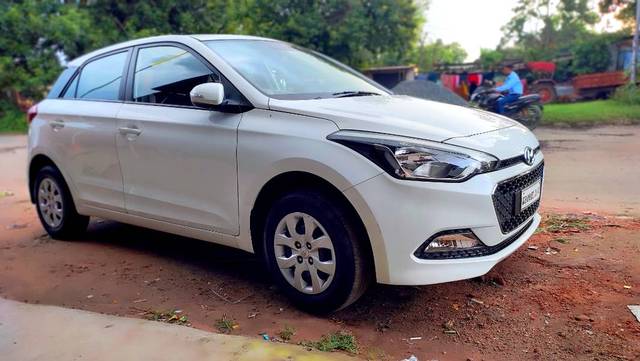 https://images10.gaadi.com/usedgaadi-sellcar/UsedCar/g55b69bda/a6d5dccb-adae-4ec1-b9bb-5e8666a2480f.jpg?imwidth=6400