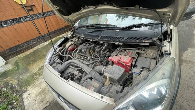 https://images10.gaadi.com/usedgaadi-sellcar/UsedCar/g55c01eca/4b4e4be5-b8dd-4d00-9c99-8167740c1a81.jpeg?imwidth=6402