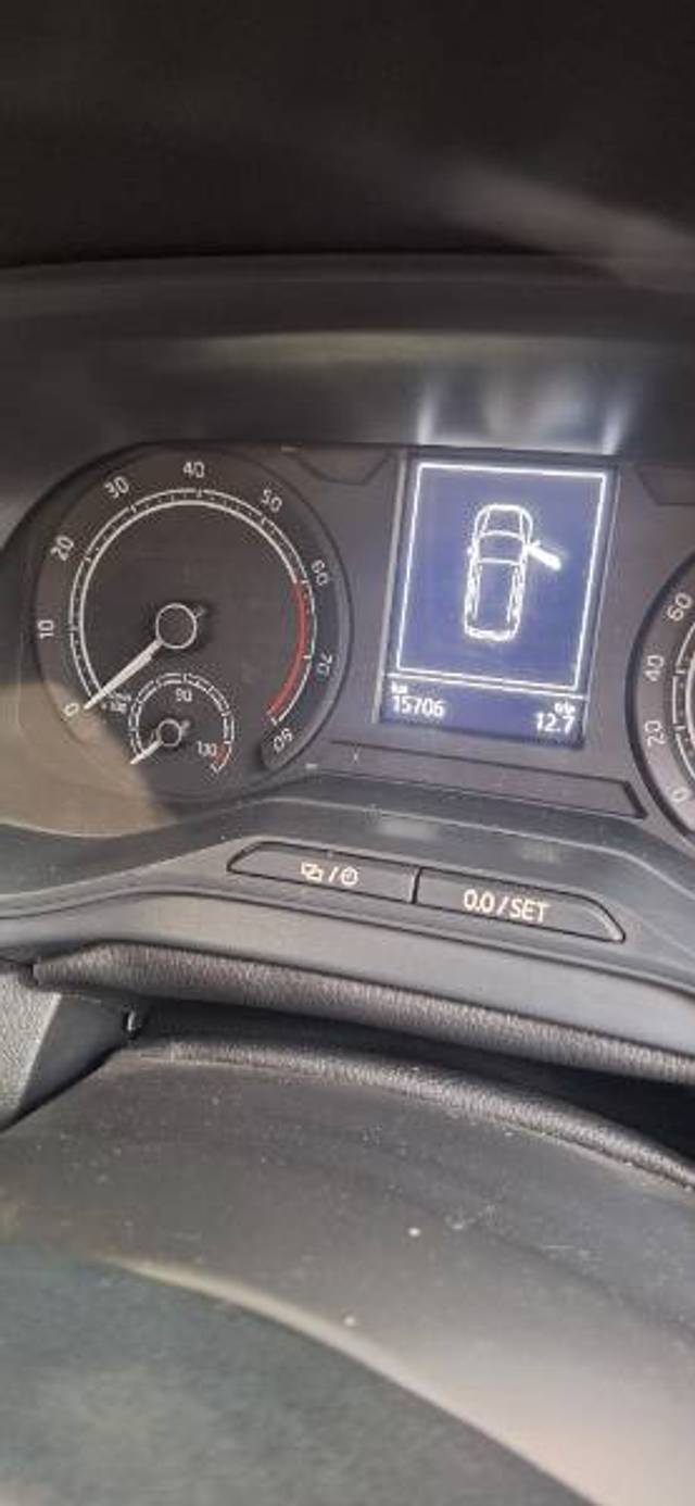 https://images10.gaadi.com/usedgaadi-sellcar/UsedCar/g55d08c3a/ed0f4a46-fa27-4f4d-9e18-79a223adea73.jpg?imwidth=6402