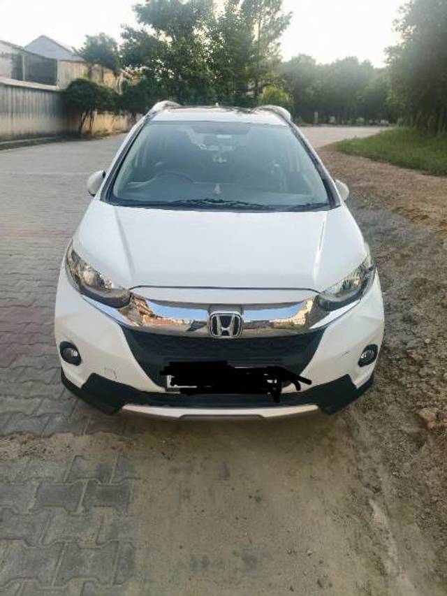 https://images10.gaadi.com/usedgaadi-sellcar/UsedCar/g55d8770a/9a092ce7-3b80-4ec9-a910-c01f55e0d186.jpg?imwidth=6400