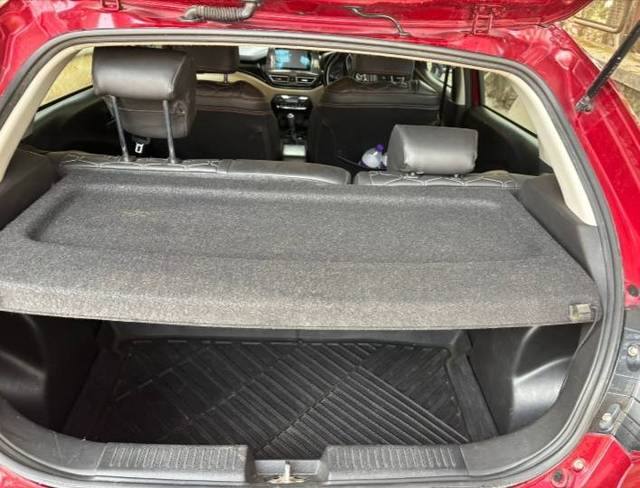 https://images10.gaadi.com/usedgaadi-sellcar/UsedCar/g55da911a/ef9ec04d-3c4c-4a54-a229-2f730265ef2e.jpg?imwidth=6402