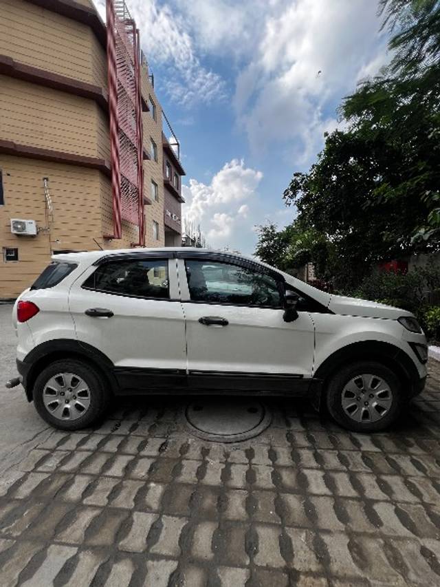 https://images10.gaadi.com/usedgaadi-sellcar/UsedCar/g55dd93ea/c21ec615-9cd3-47b9-84f0-e4f23dbf31ea.jpeg?imwidth=6401