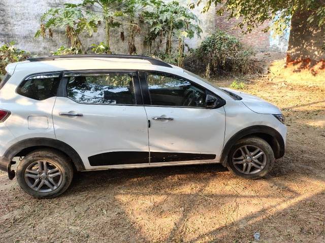 https://images10.gaadi.com/usedgaadi-sellcar/UsedCar/g55ee197a/4f0f15a2-f9c3-4999-8fbf-f23c9e5d78d1.jpg?imwidth=6401