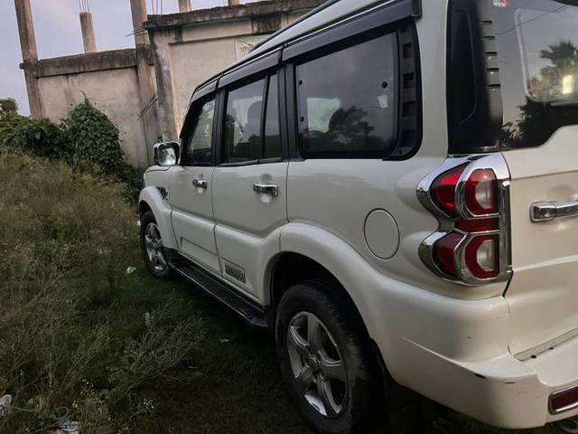 https://images10.gaadi.com/usedgaadi-sellcar/UsedCar/g561478ea/dce131eb-0633-4e5f-851c-9ef3d6ae8f06.jpg?imwidth=6401