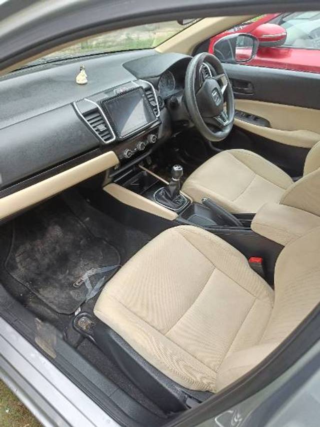 https://images10.gaadi.com/usedgaadi-sellcar/UsedCar/g561c50ba/01c8823c-3994-4bde-9953-edc936a60353.jpg?imwidth=6402