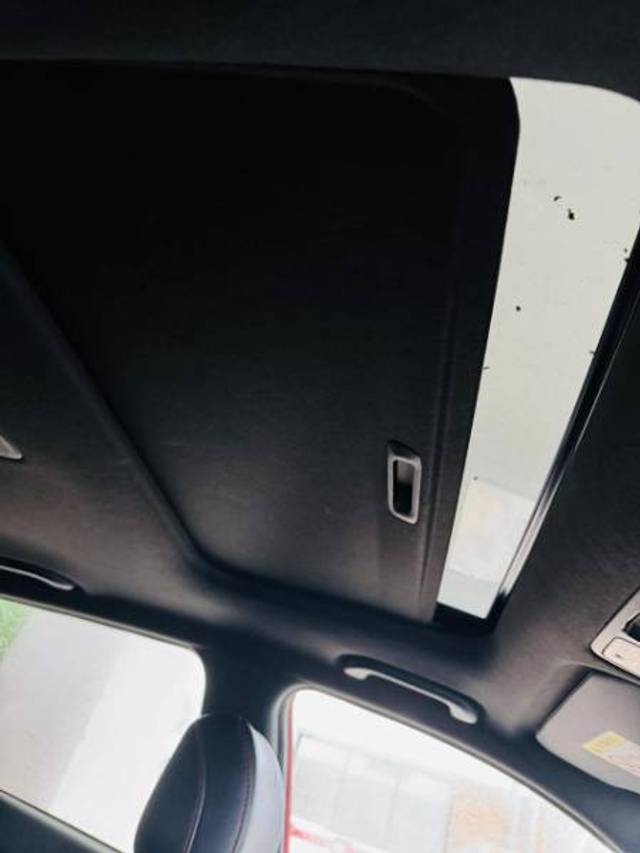 https://images10.gaadi.com/usedgaadi-sellcar/UsedCar/g5649bfaa/9a89d162-6bf2-4dca-a05a-a916e96ff44b.jpg?imwidth=6402